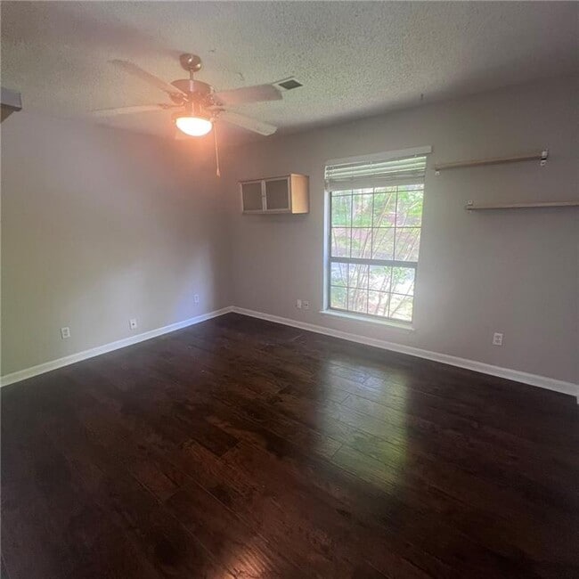 Building Photo - 3045 Steeplechase Dr