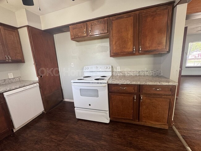 Building Photo - 630 SE 21st St