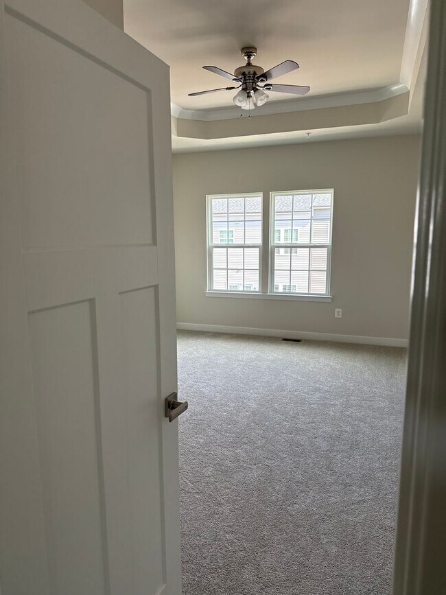 Building Photo - Brand New Build (Never lived in!) END UNIT...