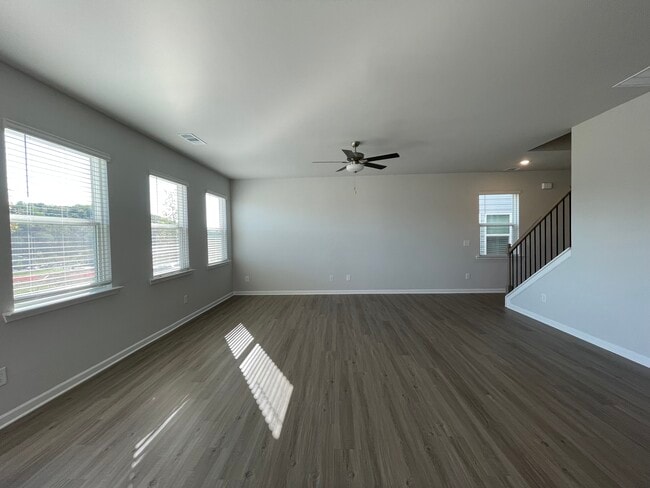 Building Photo - 112 Briarwood Dr E