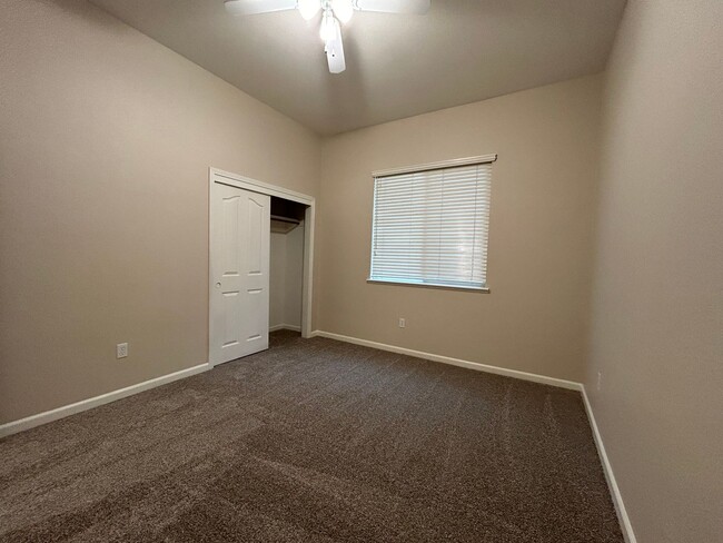 Building Photo - Senior Community for those 55+ Large 2 bed...