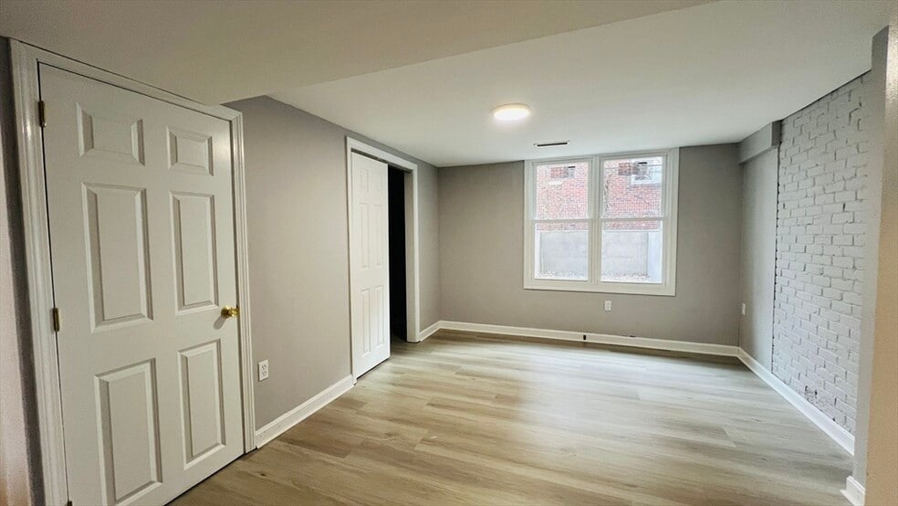 Building Photo - 152 Winchester St
