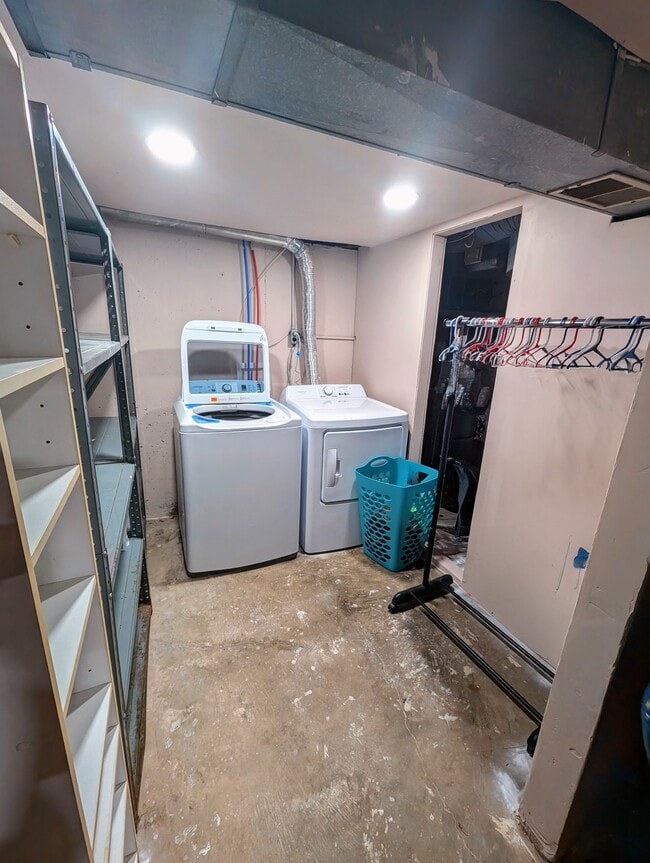 Building Photo - Rutland Ave