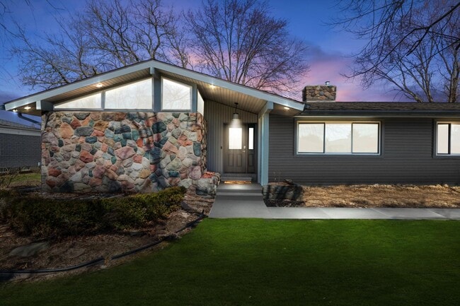 Primary Photo - 16615 Walcliff Dr