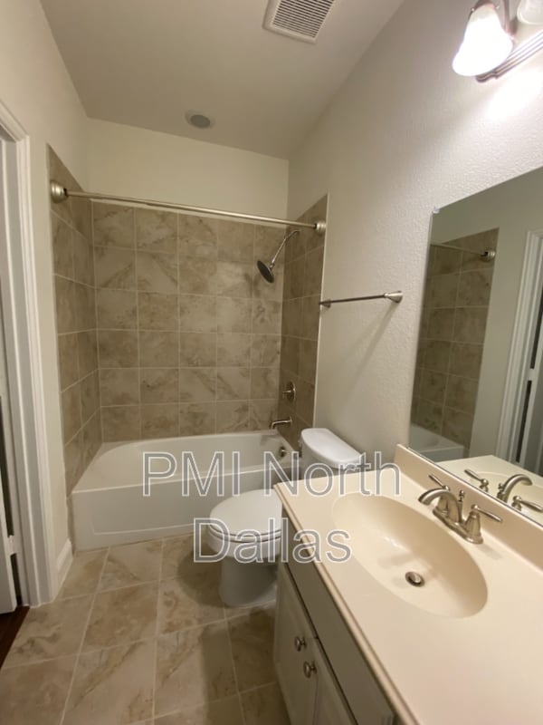 Building Photo - 6909 Royal View Dr