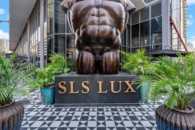 Building Photo - 801 S Miami Ave