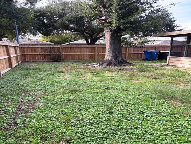 Building Photo - 5363 King Richard Dr