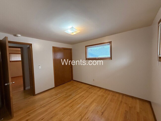 Building Photo - Now Available: Spacious 4-Bed, 2-Bath Home in Town & Country