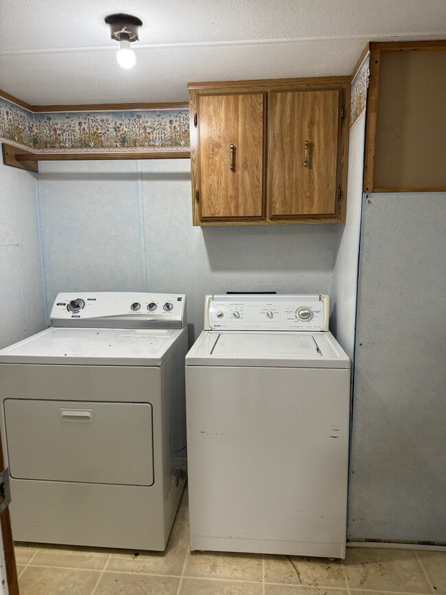 Building Photo - 5545 Monticello Dr