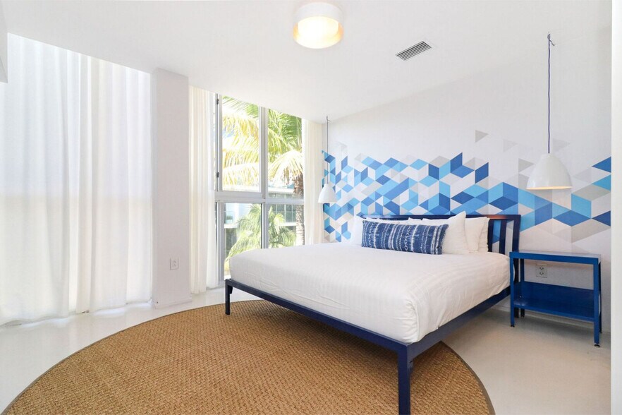 Building Photo - 250 Collins Ave