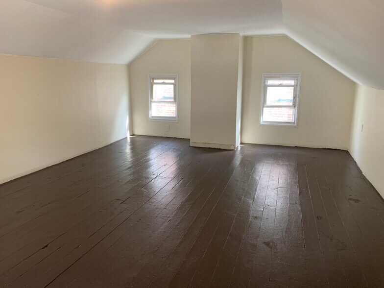 Building Photo - 28 E Goepp St