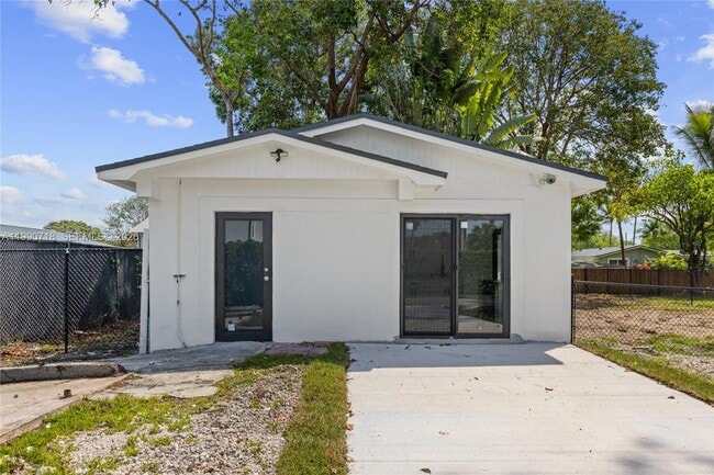 Building Photo - 14171 SW 37th Ct