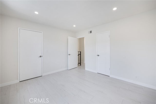 Building Photo - 333 Riverdale Dr