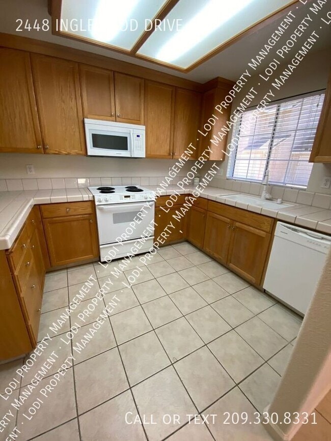 Building Photo - 2448 Inglewood Dr