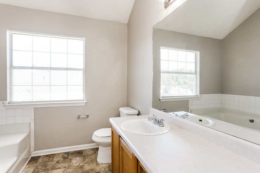 Building Photo - 5516 Wellborn Creek Dr