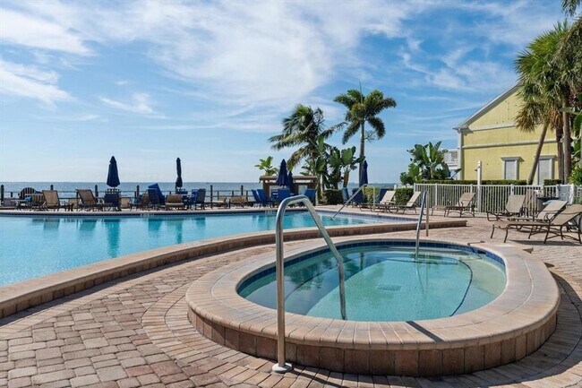 Building Photo - 5110 Coquina Key Dr SE