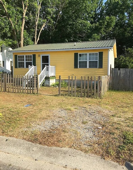Primary Photo - 408 W Moore St