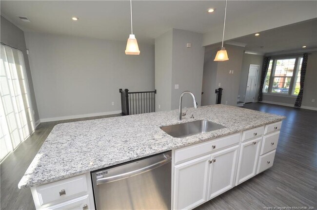 Building Photo - 200 Misty Pike Dr