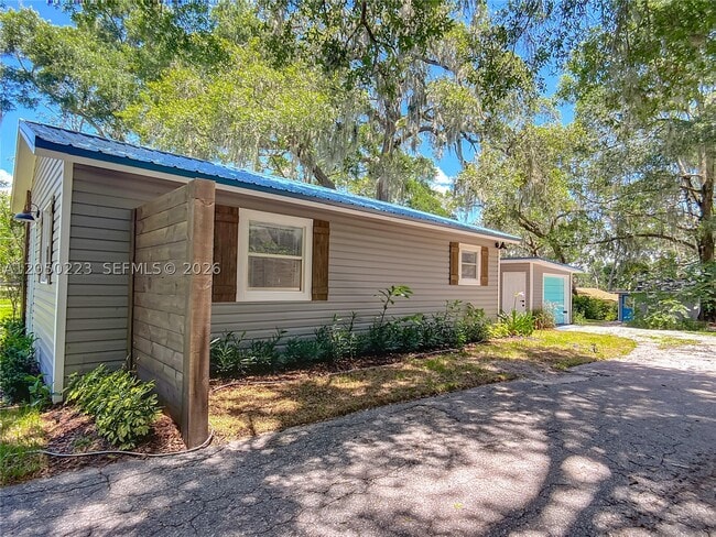 Building Photo - 8781 LAKESHORE Dr