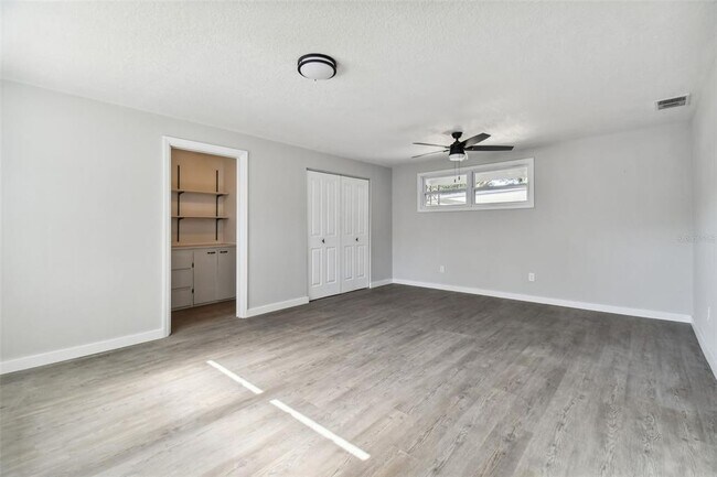 Building Photo - 535 W Palmeden Dr
