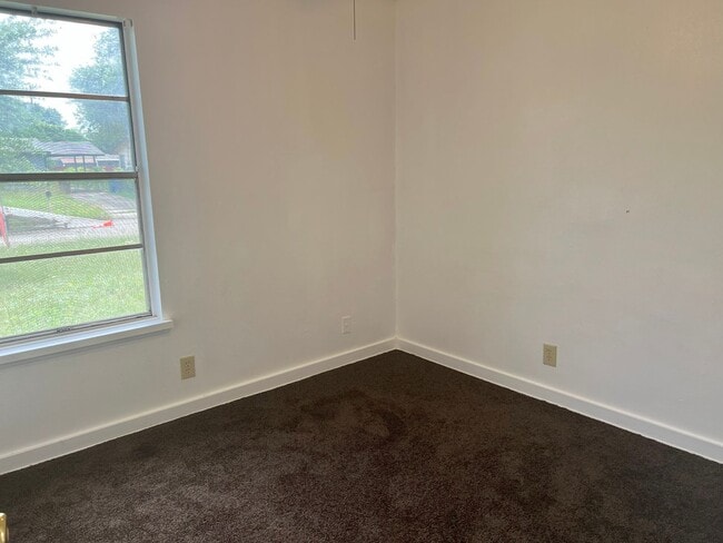Building Photo - Welcome home to 6903 Tallahasse!