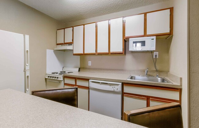 Building Photo - Furnished Studio-El Paso - West