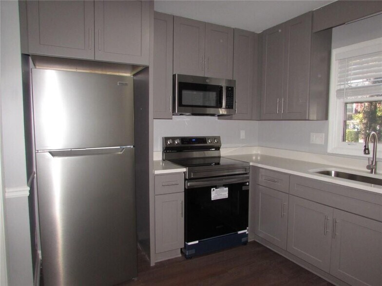Building Photo - 1716 Twin Brooks Dr SE