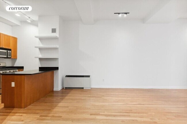 Building Photo - 252 7th Ave