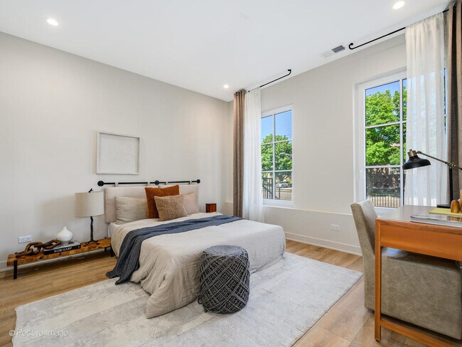 Building Photo - 8044 Pine Ct