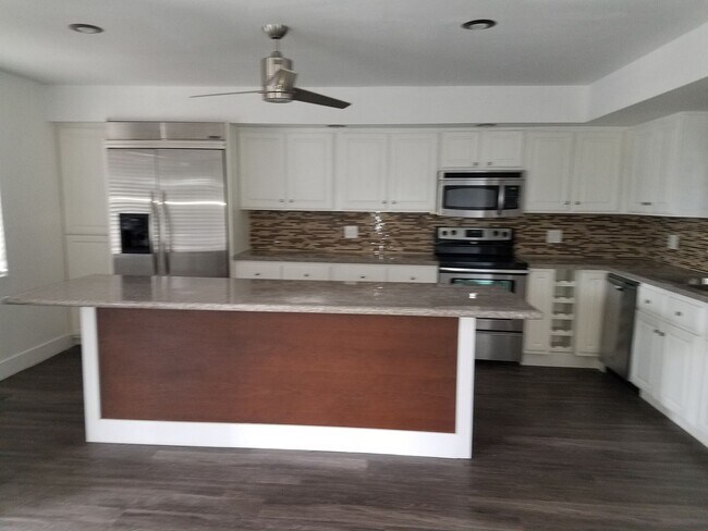 Building Photo - 1500 W Rio Salado Pkwy