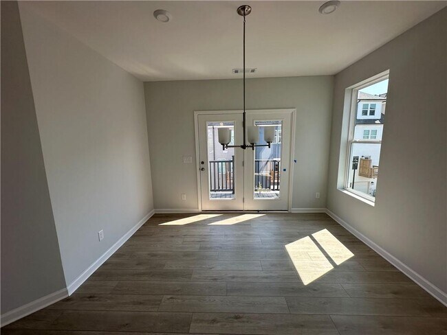 Building Photo - 352 Skylar Ct SE