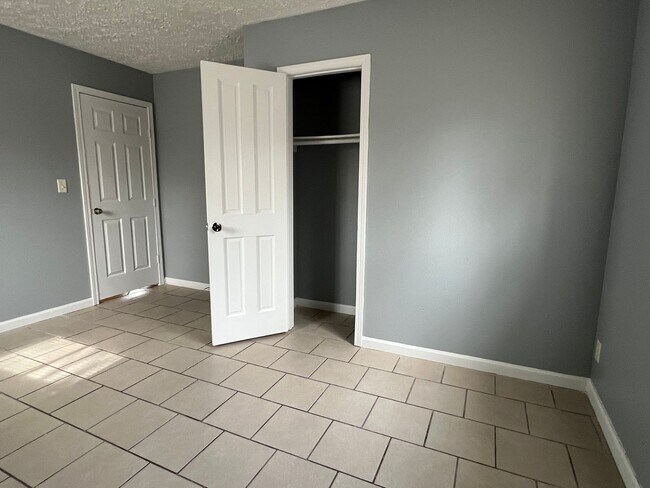 Building Photo - Far Eastside 3 Bedroom 1 Bath