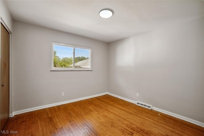 Building Photo - 5440 E 141st St