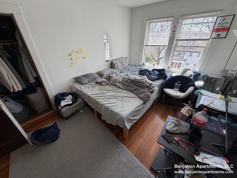 Building Photo - 23 Moraine St