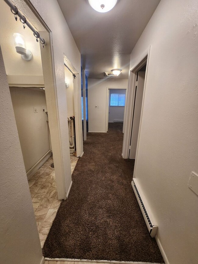 Building Photo - 677 E Clarion Dr