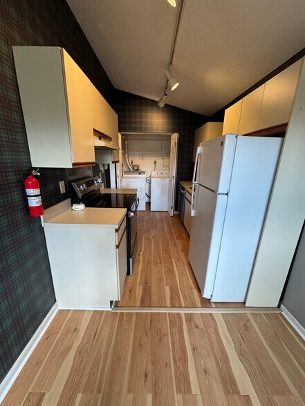 Building Photo - 1307 Greenwich Dr