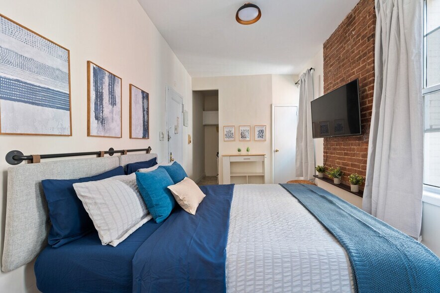 Building Photo - 1762 2nd Ave