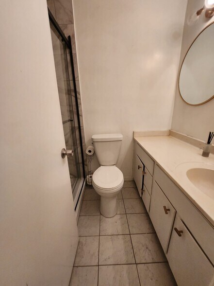 Building Photo - 2805 Northeast Expy