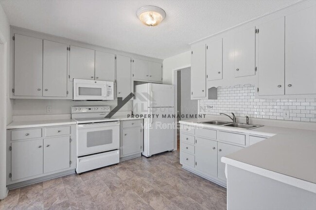Building Photo - 112 Celeste Cir
