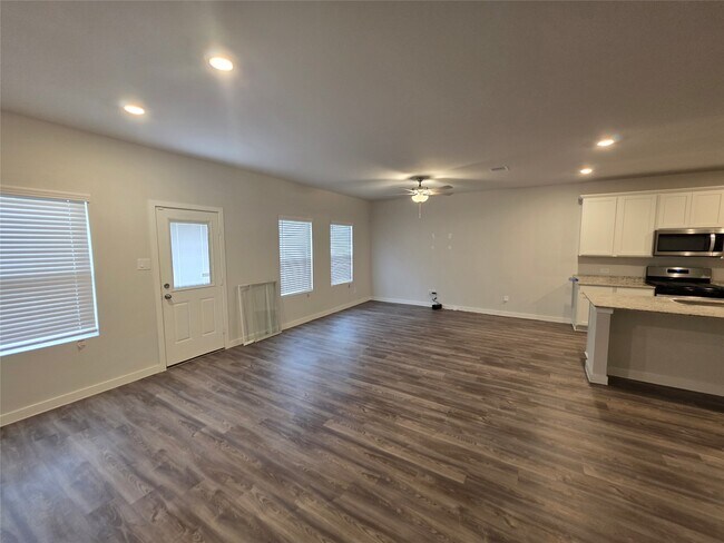 Building Photo - 25049 Pomegranate Pl