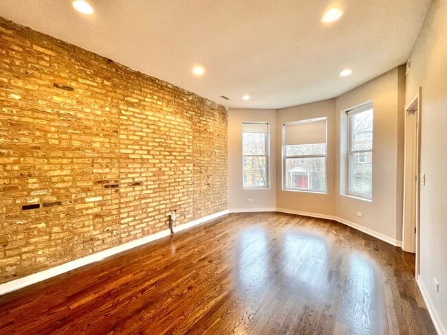 Building Photo - 3342 W Beach Ave