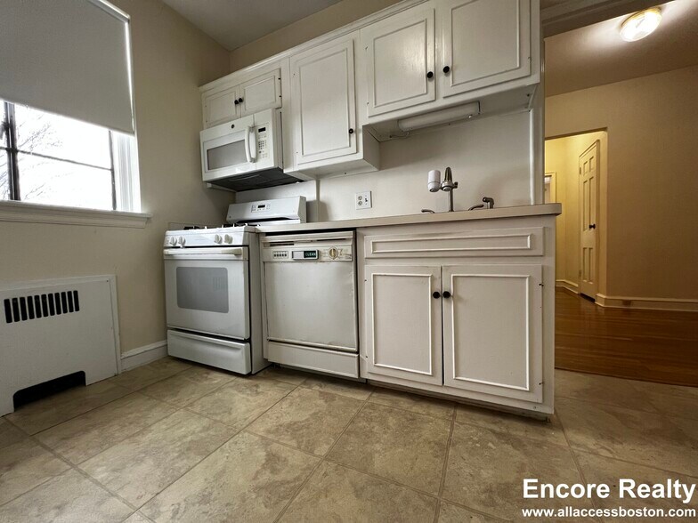 Building Photo - 105 Longwood Ave