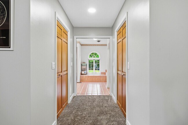 Building Photo - 1126 Somerset Ln