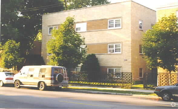 Primary Photo - 7033 W Diversey Ave