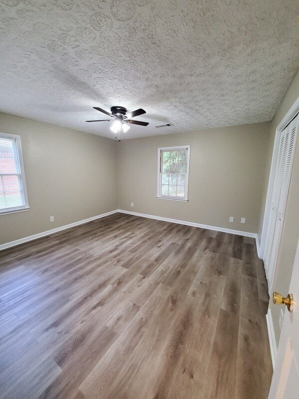 Building Photo - 245 Kimberly Way SW