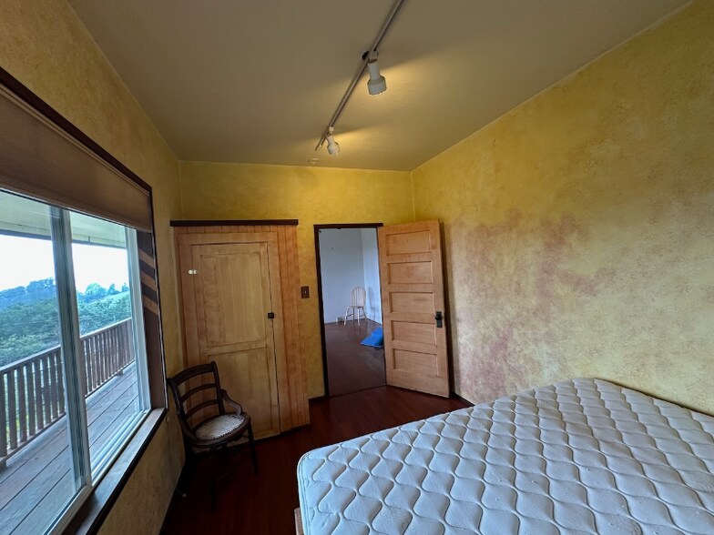 Building Photo - 48 Valley View Rd