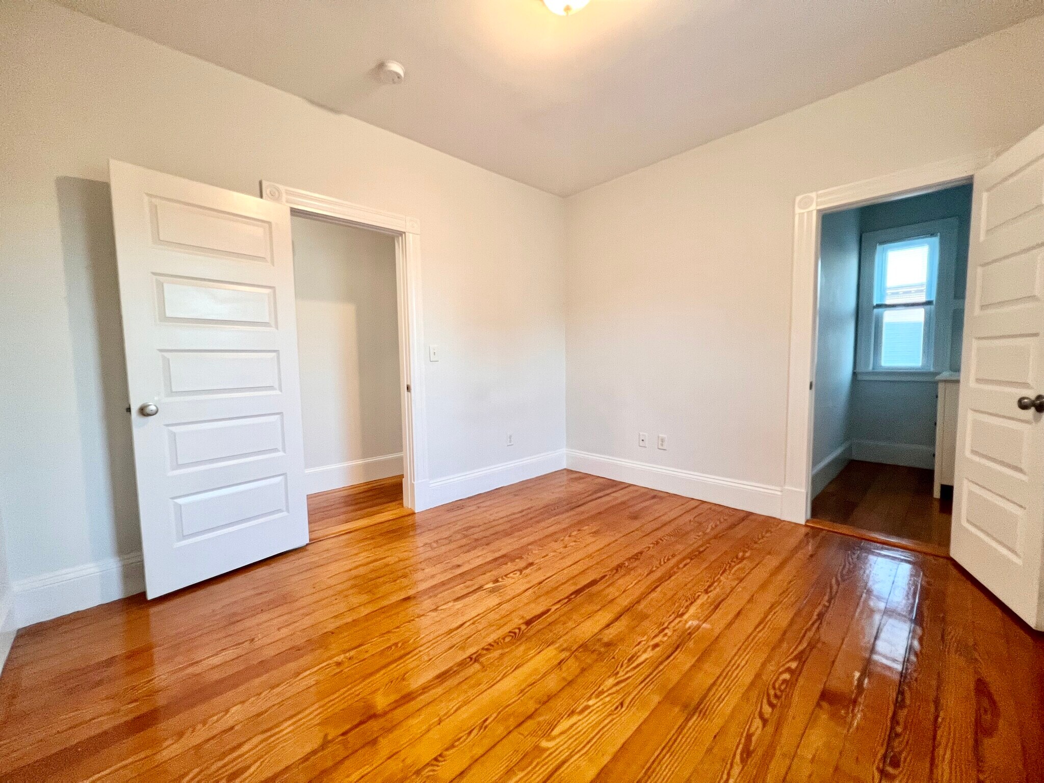 Building Photo - 15 Romsey St