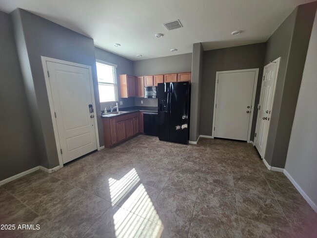 Building Photo - 9 S 195th Ln