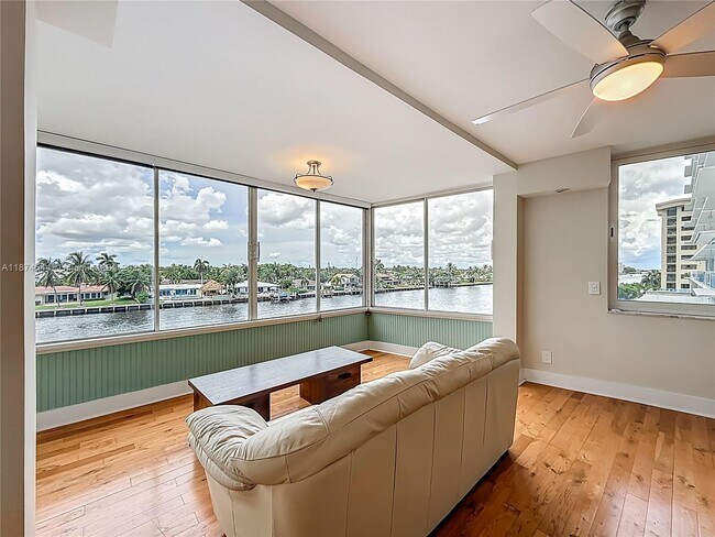 Building Photo - 401 N Riverside Dr
