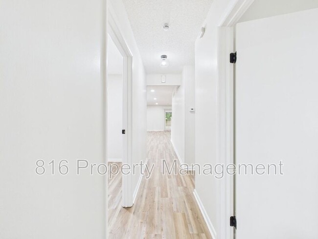 Building Photo - 8215 Ruskin Way